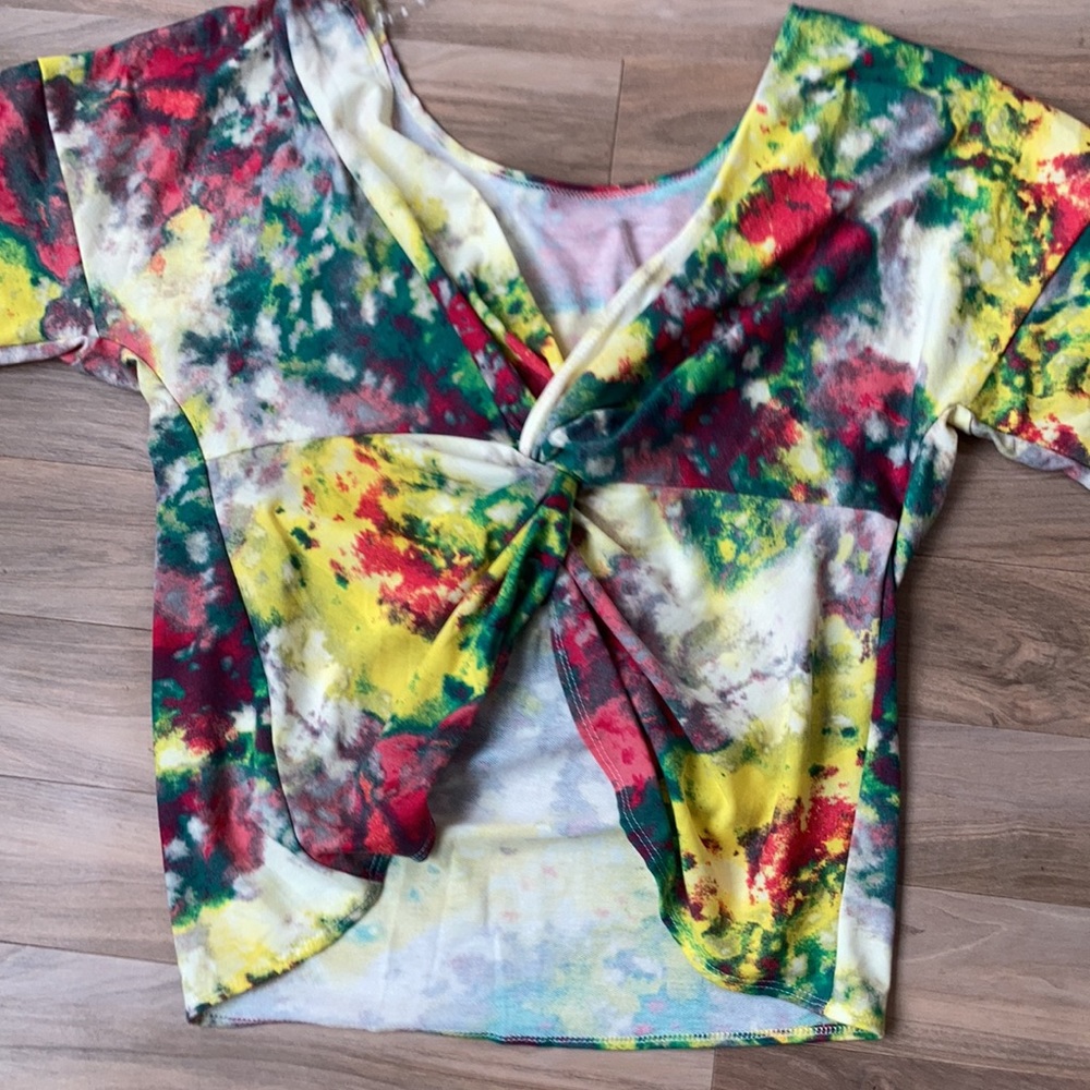 Arabella top twist back bright tie dye like print top size 2X - Picture 8 of 17